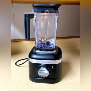 Very new kitchenAid blender